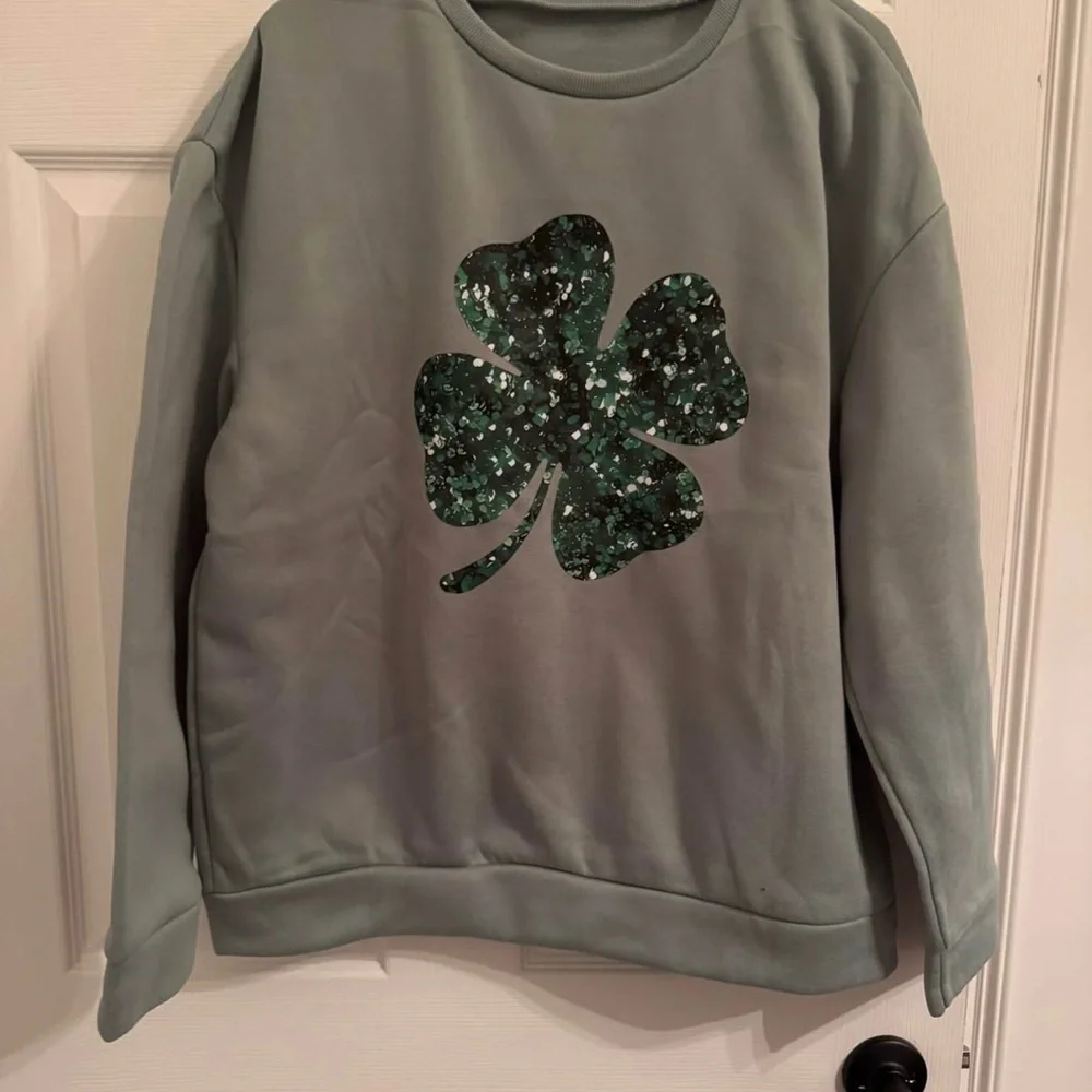 Green Clover Women's Sweater - Picture 1 of 1